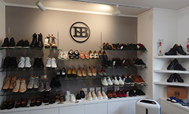 店内の機能性シューズ